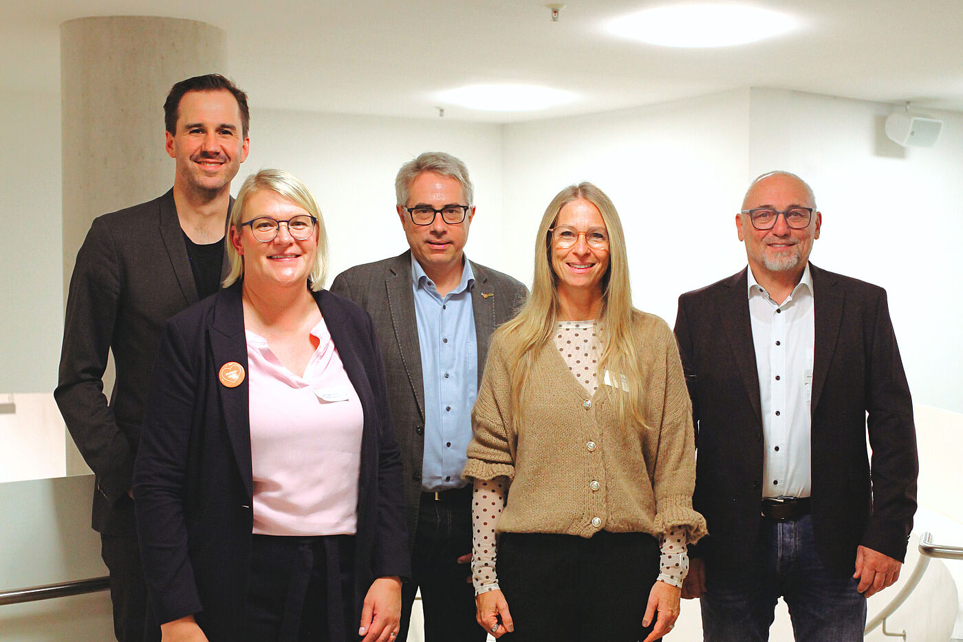 Podium des Verkehrspolitischen Abends "Wirtschaftsfaktor Fahrrad": Alexander Rosenthal (Zukunft Fahrrad), Kathleen Lumma (ADFC BW), Matthias Zimmermann (ADFC BW), Sandra Prediger (Jobrad), Günter Riemer (AGFK BW) (v.l.n.r.)