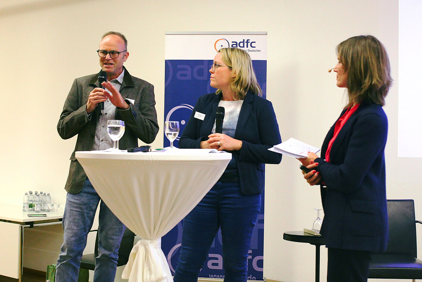 TandemTalk Gesundheitskosten: Andreas Resch (Bosch), Vera Schapitz (AOK BW) & Juliane Langer (Moderation)