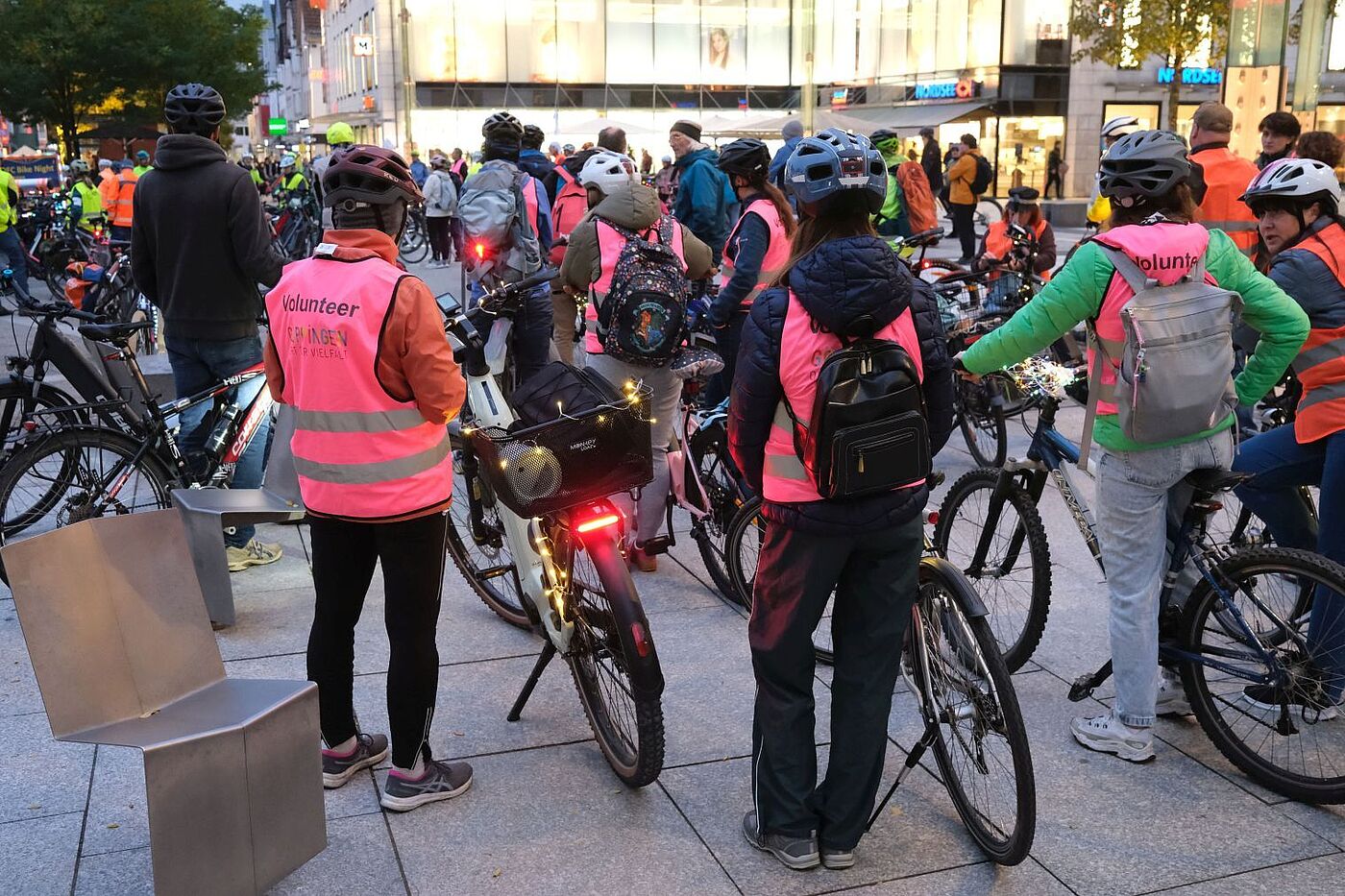 ADFC-BikeNight 2025 (vor dem Start, Marktplatz Göppingen) ADFC-BikeNight 2025 (vor dem Start, Marktplatz Göppingen)