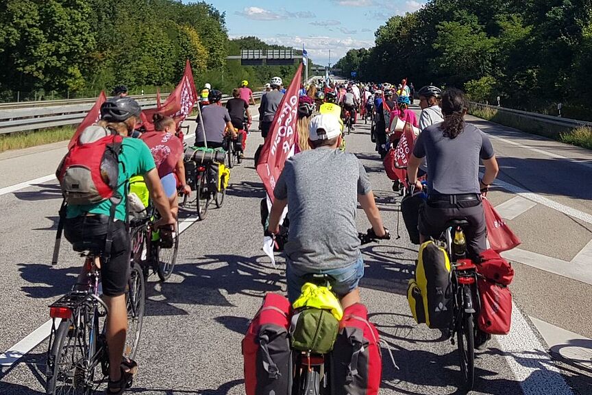Klimaprotesttour auf dem Fahrrad Klimaprotesttour auf dem Fahrrad