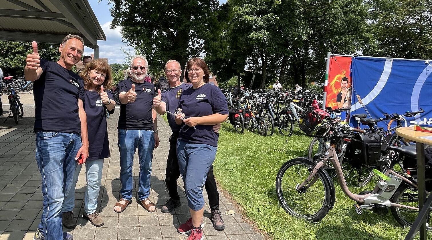 ADFC-Parkplatz-Team beim Wäschenbeurener Pfingstmarkt 2025