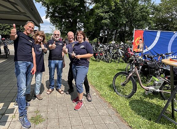 ADFC-Parkplatz-Team beim Wäschenbeurener Pfingstmarkt 2025