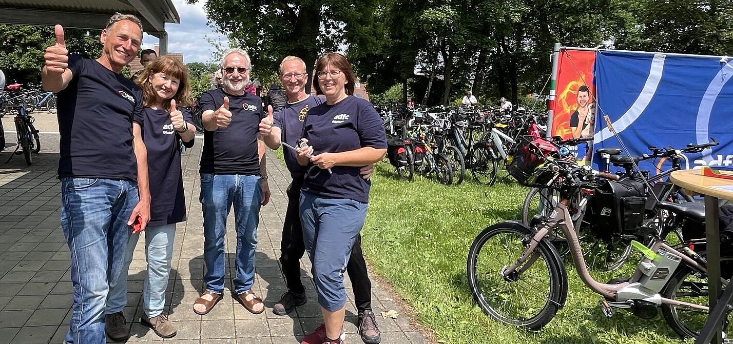 Parkplatz-Team_Waeschenbeuren_2025 ADFC-Parkplatz-Team beim Wäschenbeurener Pfingstmarkt 2025