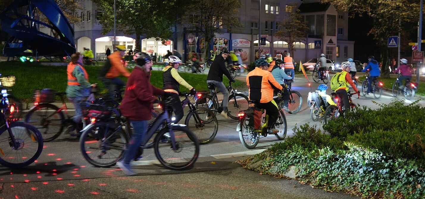 ADFC-BikeNight 2025 (Kreisverkehr "Strudel", Göppingen) ADFC-BikeNight 2025 (Kreisverkehr "Strudel", Göppingen)