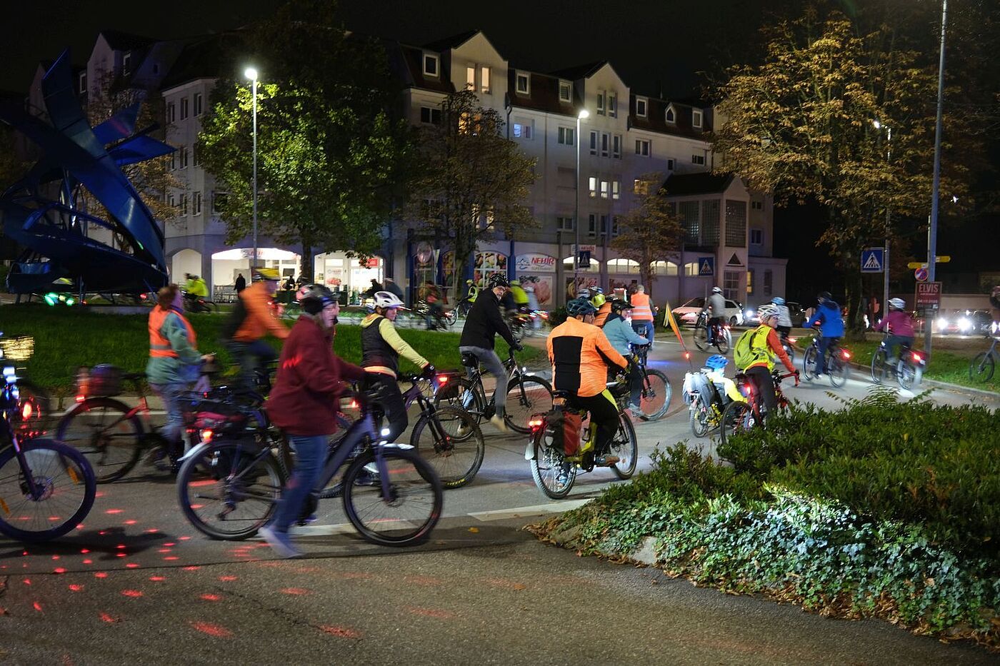 ADFC-BikeNight 2025 (Kreisverkehr "Strudel", Göppingen) ADFC-BikeNight 2025 (Kreisverkehr "Strudel", Göppingen)